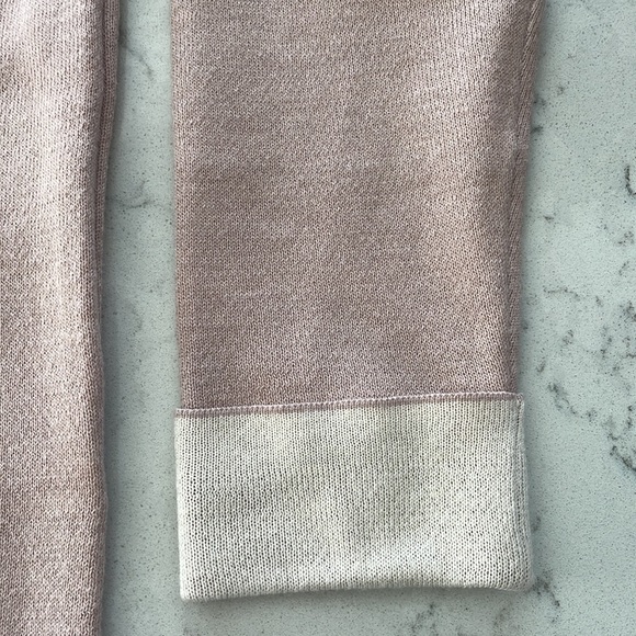 H & M Women’s long sleeved sweater. Light pink colored top in size small - Picture 3 of 6